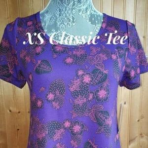 LulaRoe Classic Tee Strawberry Print XS (2 - 4)